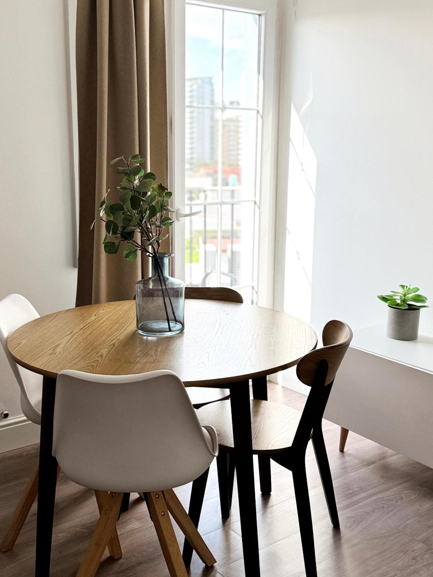 Stunning City Centre Penthouse With Private Balcony - Grand Central House Gibraltar Exterior photo